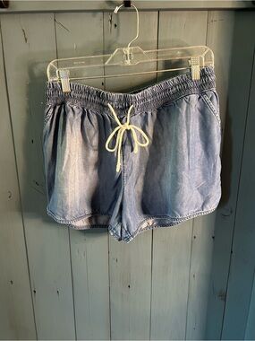 Mossimo Supply Co. Women’s Light Blue Drawstring Denim-Look Shorts | Size Large